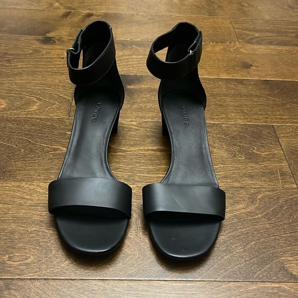 New, Vince Rita Leather City Sandal - Picture 1 of 9